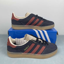 Cargar imagen en el visor de la galería, Adidas Gazelle Indoor Legend Ink Preloved Ruby Wonder White JH5404