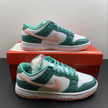 Cargar imagen en el visor de la galería, SB Dunk Low Snakeskin White Teal Pink DR8577-300
