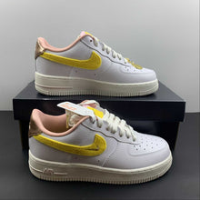 Cargar imagen en el visor de la galería, Air Force 1 Low Mama White Yellow Strike Phantom Pearl DV2183-100