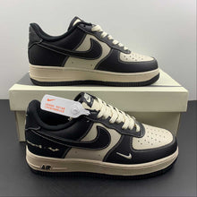 Cargar imagen en el visor de la galería, Carhatt x Air Force 1 07 Low Black White BS6055-201