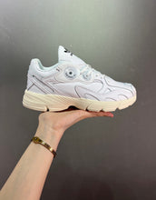 Cargar imagen en el visor de la galería, Adidas Astir White Off White GX8549