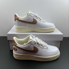 Cargar imagen en el visor de la galería, Air Force 1 Low White Archaeo Brown Coconut Milk DJ9943-101