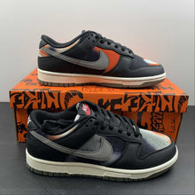 Cargar imagen en el visor de la galería, SB Dunk Low Graffiti Black Red Grey DM0108-001
