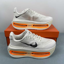 Cargar imagen en el visor de la galería, Nike Vomero Premium White Orange Black FN8453-007
