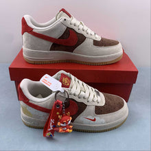 Cargar imagen en el visor de la galería, Air Force 1 07 Low Dragon Brown Red Metallic Gold LN6239-840