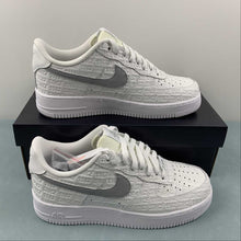Cargar imagen en el visor de la galería, Air Force 1 07 Low “Since 1982” Summit White Wolf Grey-White FJ4823-100