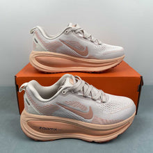 Cargar imagen en el visor de la galería, Nike Zoom Vomero 18 Brick Red HM6804-601