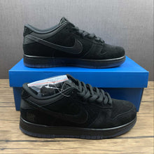 Cargar imagen en el visor de la galería, Undefeated x SB Dunk Low SP 5 On It Black DO9329-001