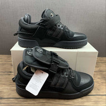 Cargar imagen en el visor de la galería, Adidas Forum Low “Black” x Bad Bunny