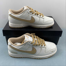 Cargar imagen en el visor de la galería, Supreme x SB Dunk Low Off White Kakhi RM2308-236