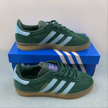 Cargar imagen en el visor de la galería, Adidas Gazelle Indoor Collegiate Green Hazy Sky Victory Gold IG9979