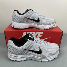 Cargar imagen en el visor de la galería, Zoom Vomero 5 Blue Tint Black-Platinum Tint FJ2028-401