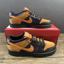 Cargar imagen en el visor de la galería, SB Dunk Low Premium Cider Dark Chocolate Wild Berry Off Noir DH0601-001