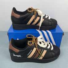 Cargar imagen en el visor de la galería, Adidas Superstar 2 Delicious Crab Roe Burger JH9977
