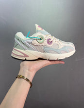 Cargar imagen en el visor de la galería, Adidas Astir Wonder White Bliss Halo Green GZ4333