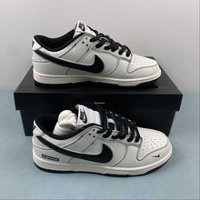 Cargar imagen en el visor de la galería, Supreme x SB Dunk Low Off White Black RM2308-237