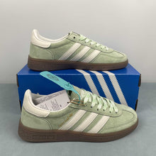 Cargar imagen en el visor de la galería, Adidas Handball Spezial Semi Green Spark Off White Gum KI5932