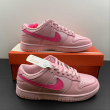 Cargar imagen en el visor de la galería, SB Dunk Low PS Triple Pink DH9756-600