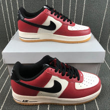 Cargar imagen en el visor de la galería, Air Force 1 Low Red Black White Gum 820266-600