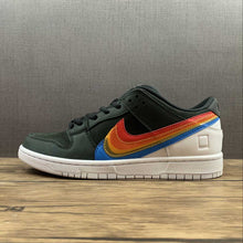 Cargar imagen en el visor de la galería, Polaroid x SB Dunk Low Black Multicolor DH7722-001