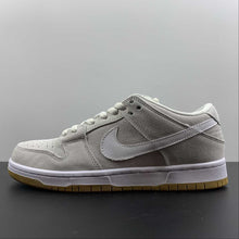 Cargar imagen en el visor de la galería, SB Dunk Low Grey White Brown 304292-106