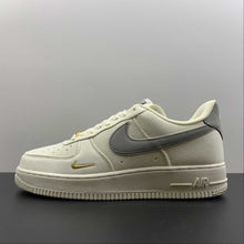 Cargar imagen en el visor de la galería, Air Force 1 07 Low Ice Blue Cream Gold MN5696-009