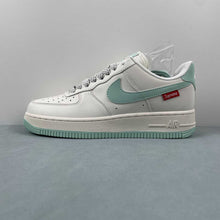 Cargar imagen en el visor de la galería, Supreme x Air Force 1 07 Low Off White Green Red HD1968-023