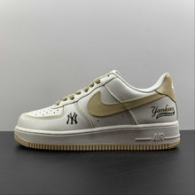 Cargar imagen en el visor de la galería, Air Force 1 07 Low White Light Brown BS8806-555