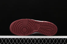 Cargar imagen en el visor de la galería, SB Dunk Low Pro Anchorman Team Red Metallic Gold 304292-672