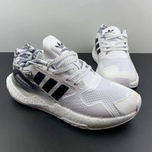 Cargar imagen en el visor de la galería, Adidas Day Jogger Boost Cloud White Core Black FX6170