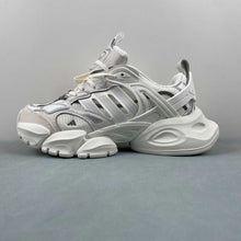 Cargar imagen en el visor de la galería, Adidas XLG Runner Deluxe Core White IH7795