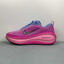 Cargar imagen en el visor de la galería, Nike Zoom Vomero PLUS Royal Pulse Metallic Dark Grey HV8154-400