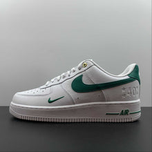 Cargar imagen en el visor de la galería, Air Force 1 Low Sail Malachite White Gold Metallic DQ7658-101