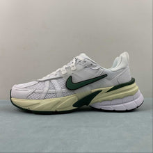 Cargar imagen en el visor de la galería, Nike V2k Run White Photon Dust Fir Platinum Tint FD0736-101