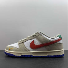 Cargar imagen en el visor de la galería, SB Dunk Low Light Iron Ore University Red Game Royal DV3497-001