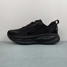 Cargar imagen en el visor de la galería, Nike Zoom Vomero 18 Black Black Black HM6803-005