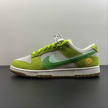 Cargar imagen en el visor de la galería, SB Dunk Low SE 85 Green Apple White DO9457-122
