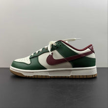 Cargar imagen en el visor de la galería, SB Dunk Low Gorge Green Team Red Gum Medium Brown FB7160-161
