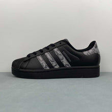 Cargar imagen en el visor de la galería, Adidas Superstar 2 Black Snakeskin Reflective JP6058