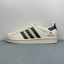 Cargar imagen en el visor de la galería, Adidas Superstar x Gucci HS3073