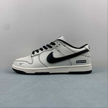 Cargar imagen en el visor de la galería, Supreme x SB Dunk Low Off White Black RM2308-237