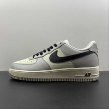 Cargar imagen en el visor de la galería, Air Force 1 07 Low Soot White Gray Black Metallic Gold DO7417-991