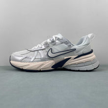 Cargar imagen en el visor de la galería, Nike V2k Run Platinum Tint FD0736-004