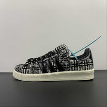 Cargar imagen en el visor de la galería, INVINCIBLE x DAYZ x Adidas Campus 80s Core Black Cream White HP2821