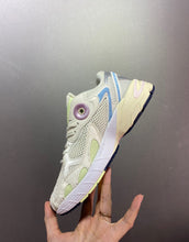 Cargar imagen en el visor de la galería, Adidas Astir Off White Clear Sky GZ4331