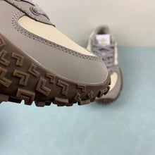 Cargar imagen en el visor de la galería, Adidas Retropy E5 W.R.P. Grey Cloud White Brown IG0501