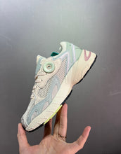 Cargar imagen en el visor de la galería, Adidas Astir Wonder White Bliss Halo Green GZ4333