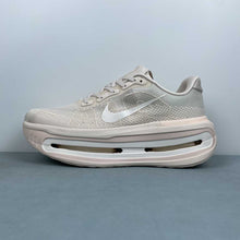 Cargar imagen en el visor de la galería, Nike Vomero Premium Beige HQ2050-835