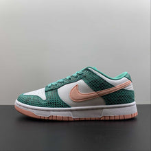 Cargar imagen en el visor de la galería, SB Dunk Low Snakeskin White Teal Pink DR8577-300