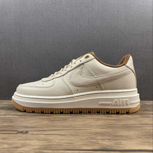 Cargar imagen en el visor de la galería, Air Force 1 Low Luxe Pearl White Pecan Gum Yellow Pale Ivory DB4109-200